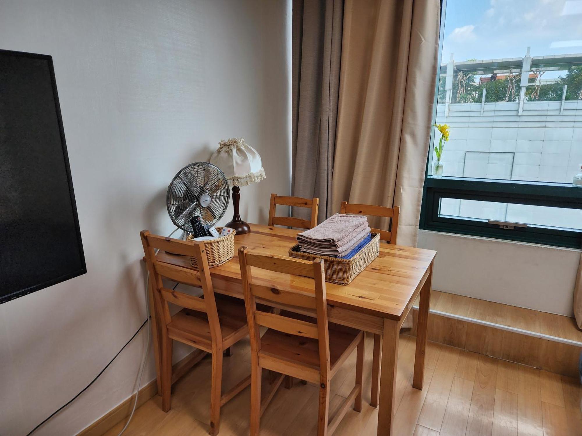 Apartment Hongdae Loading *