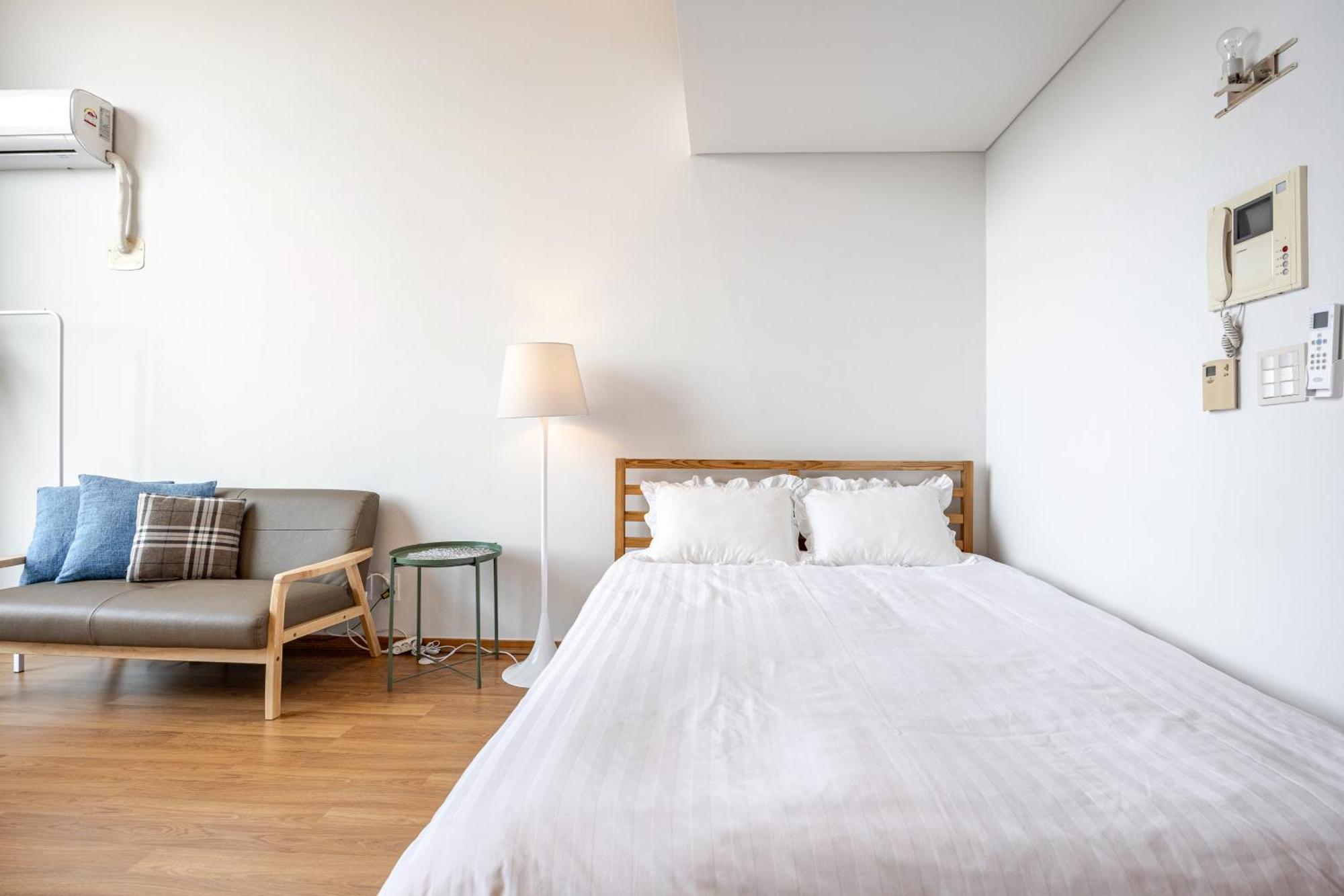 Apartment Hongdae Loading *