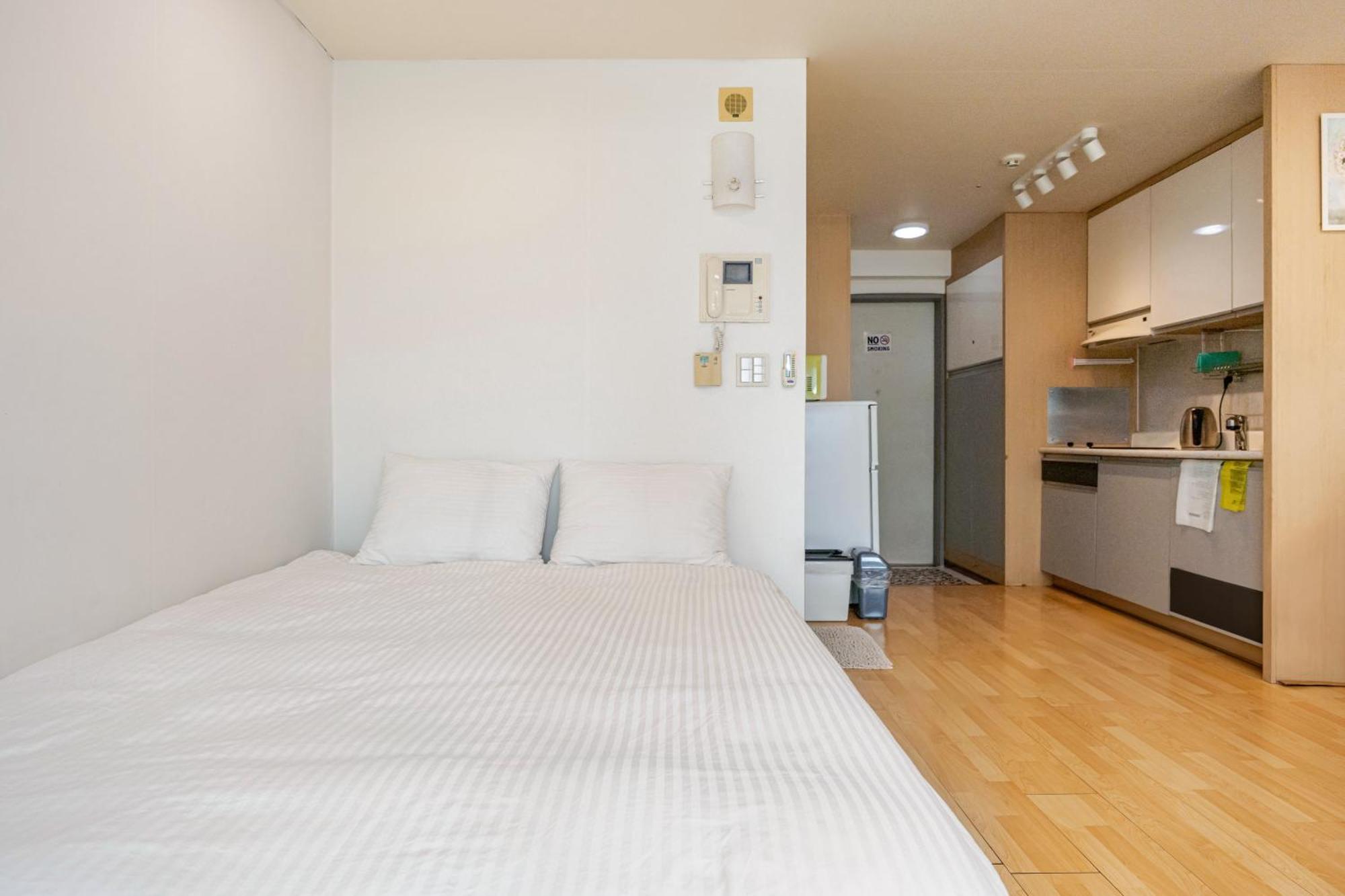 Apartment Hongdae Loading